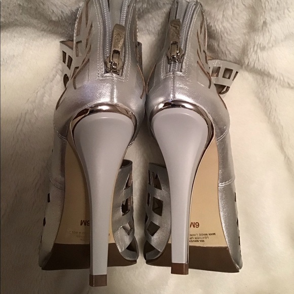 BCBG NWT metallic heels - Picture 10 of 14